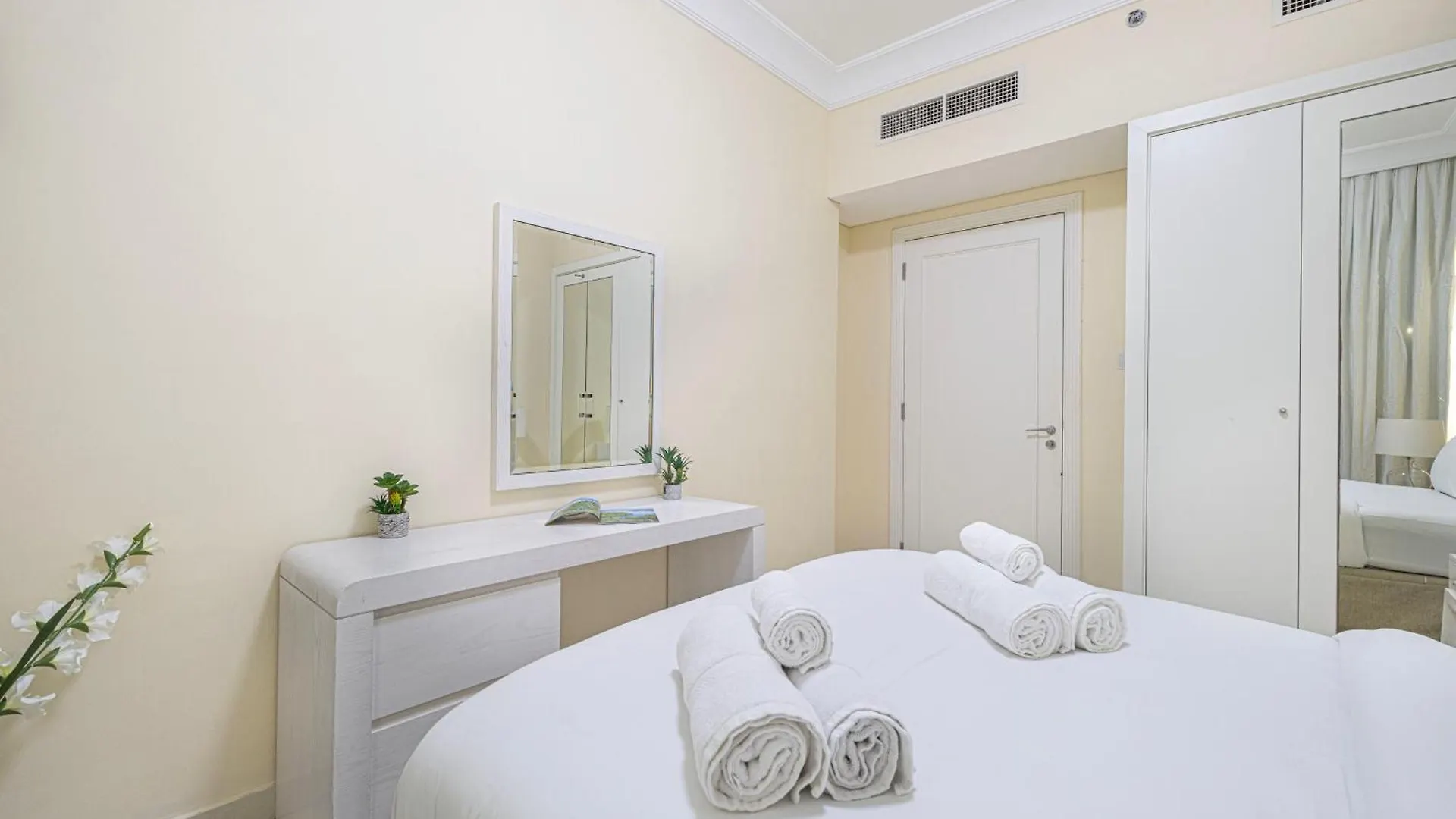Apartment Damac Maison Mall Street 3 Bedroom Burj Khalifa View With Gym And Pool 1 Minute Walk To Dubai Mall