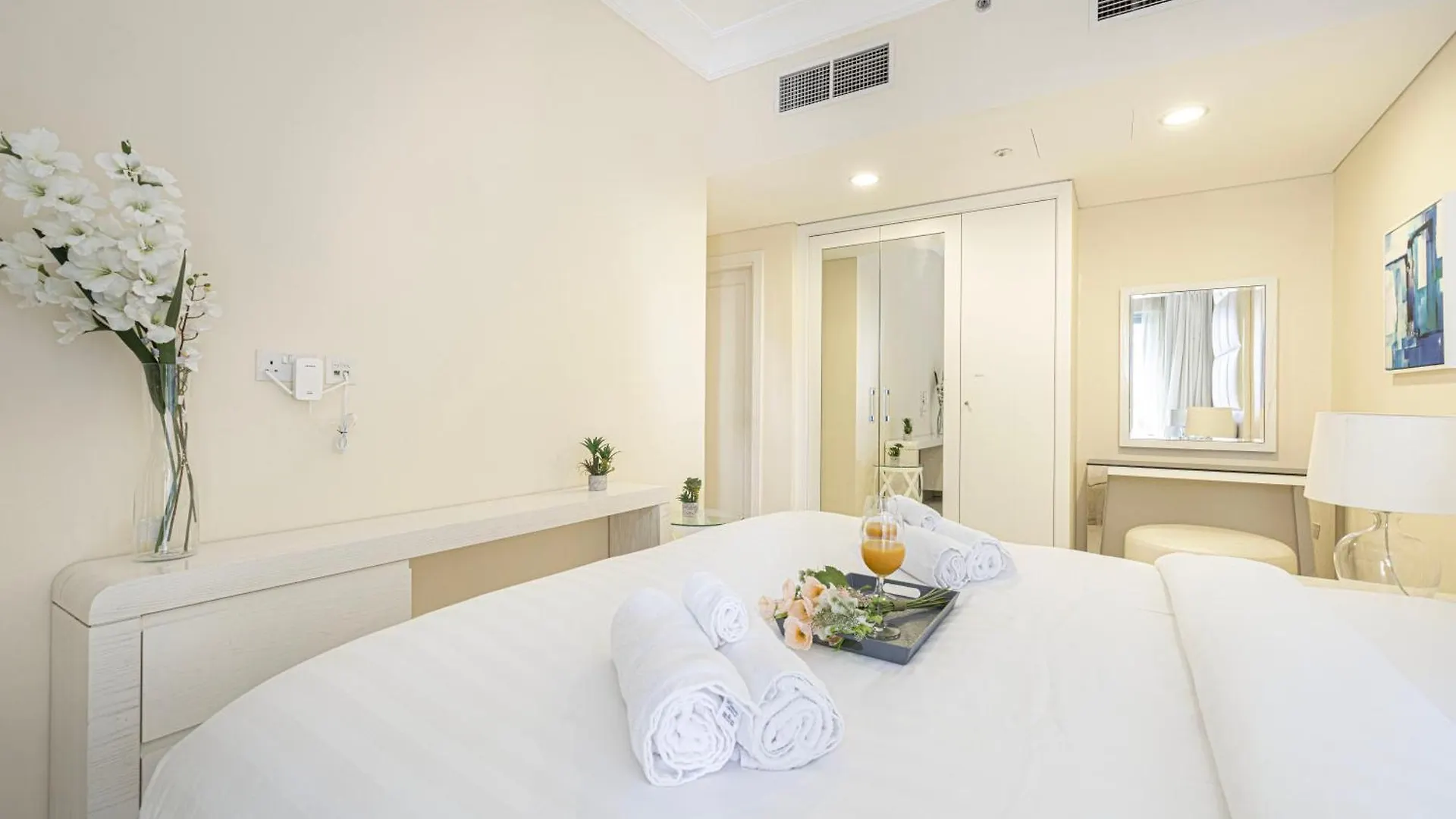 Damac Maison Mall Street 3 Bedroom Burj Khalifa View With Gym And Pool 1 Minute Walk To Dubai Mall United Arab Emirates