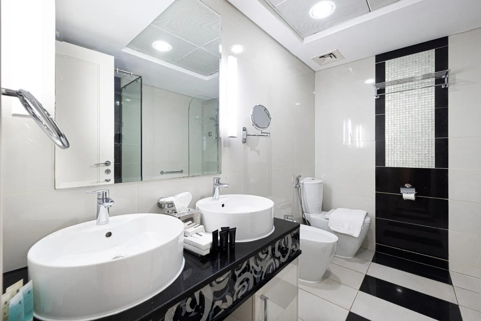 Damac Maison Mall Street 3 Bedroom Burj Khalifa View With Gym And Pool 1 Minute Walk To Dubai Mall Apartment